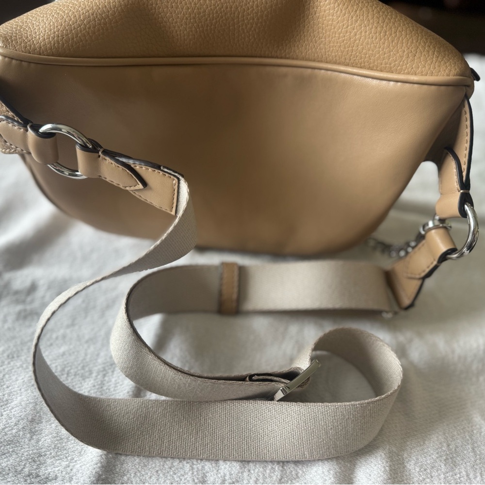 Michael Kors Tan Crossbody BUM Bag - Picture 2 of 5